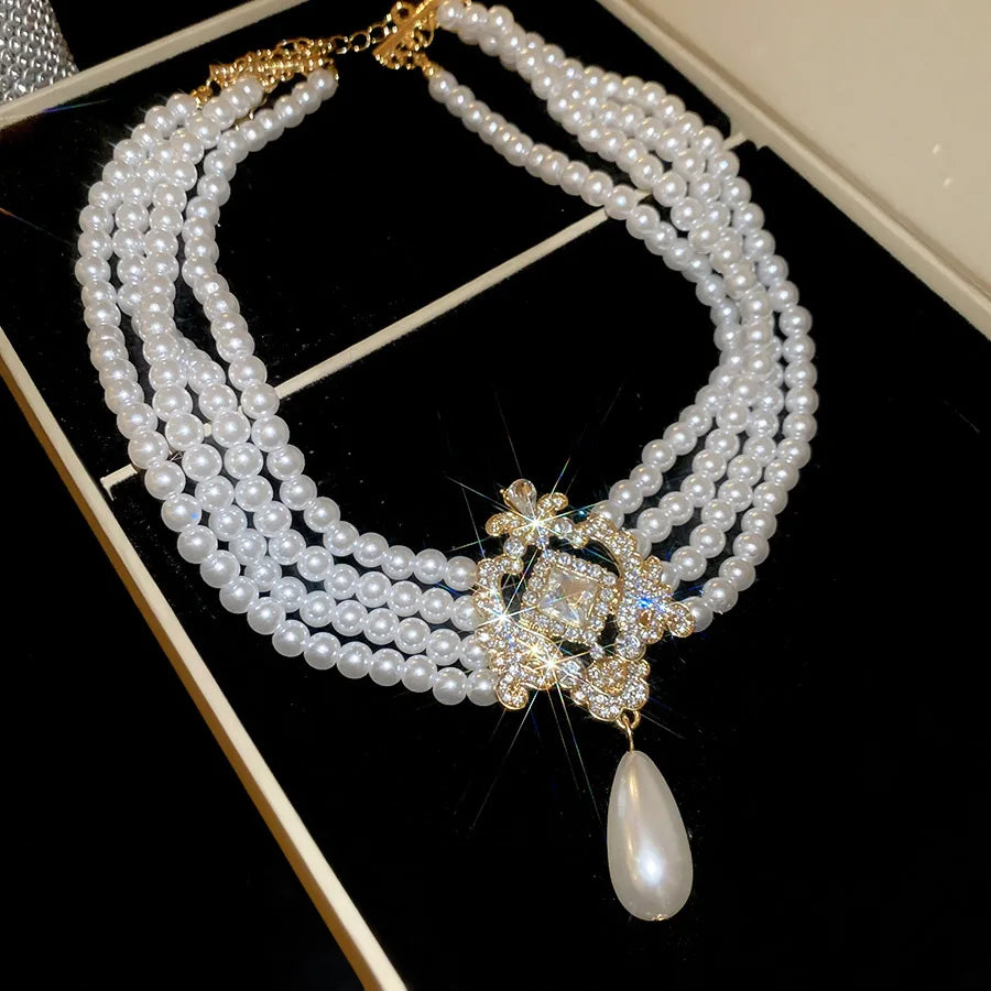 Inlaid Rhinestone Geometric Hollow Pattern Jewelry Sets for Women Elegant Temperament Light Luxury High-end Earring Necklace Set