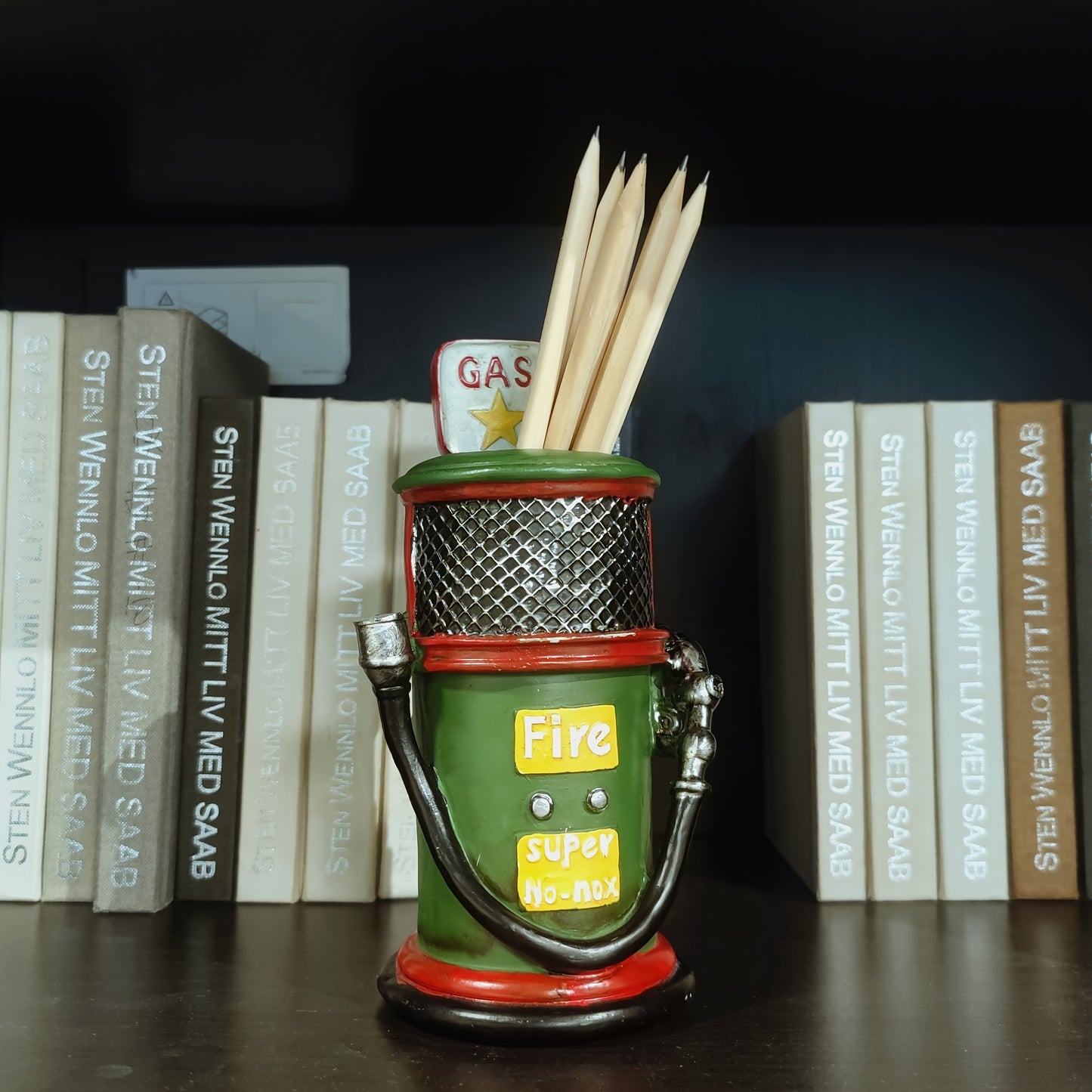 Oiler Pencil Holder Gas Pump Pencil Pen Holder Vintage Style Resin Desk Organizer for Home Office Bedroom