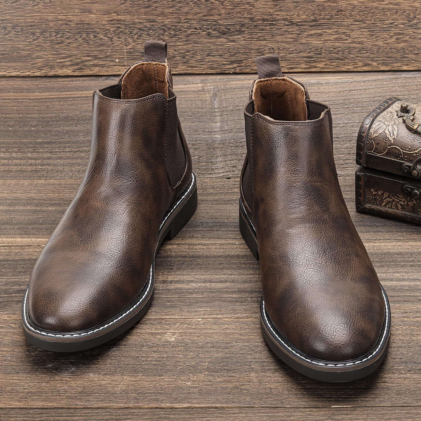 Bottines Chelsea pour homme - Pointures 40 à 46, tige en similicuir marron avec élastique noir, bout pointu, semelle en TPR, idéales pour un style décontracté et les vacances