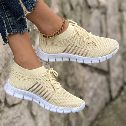 Baskets légères en maille pour femmes, respirantes, basses, à lacets, idéales pour la course à pied. Tige en tissu et semelle extérieure en PU. Couleurs vives. Chaussures de course polyvalentes.