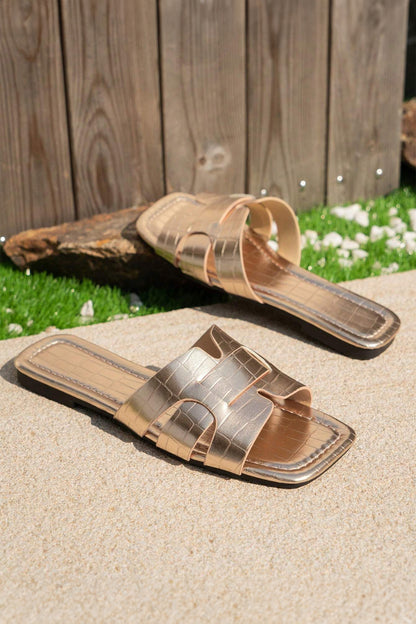 Metallic Crocodile Pattern Roman Style Flat Slippers