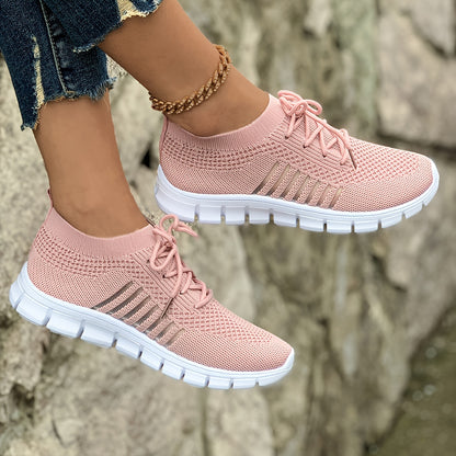 Baskets légères en maille pour femmes, respirantes, basses, à lacets, idéales pour la course à pied. Tige en tissu et semelle extérieure en PU. Couleurs vives. Chaussures de course polyvalentes.