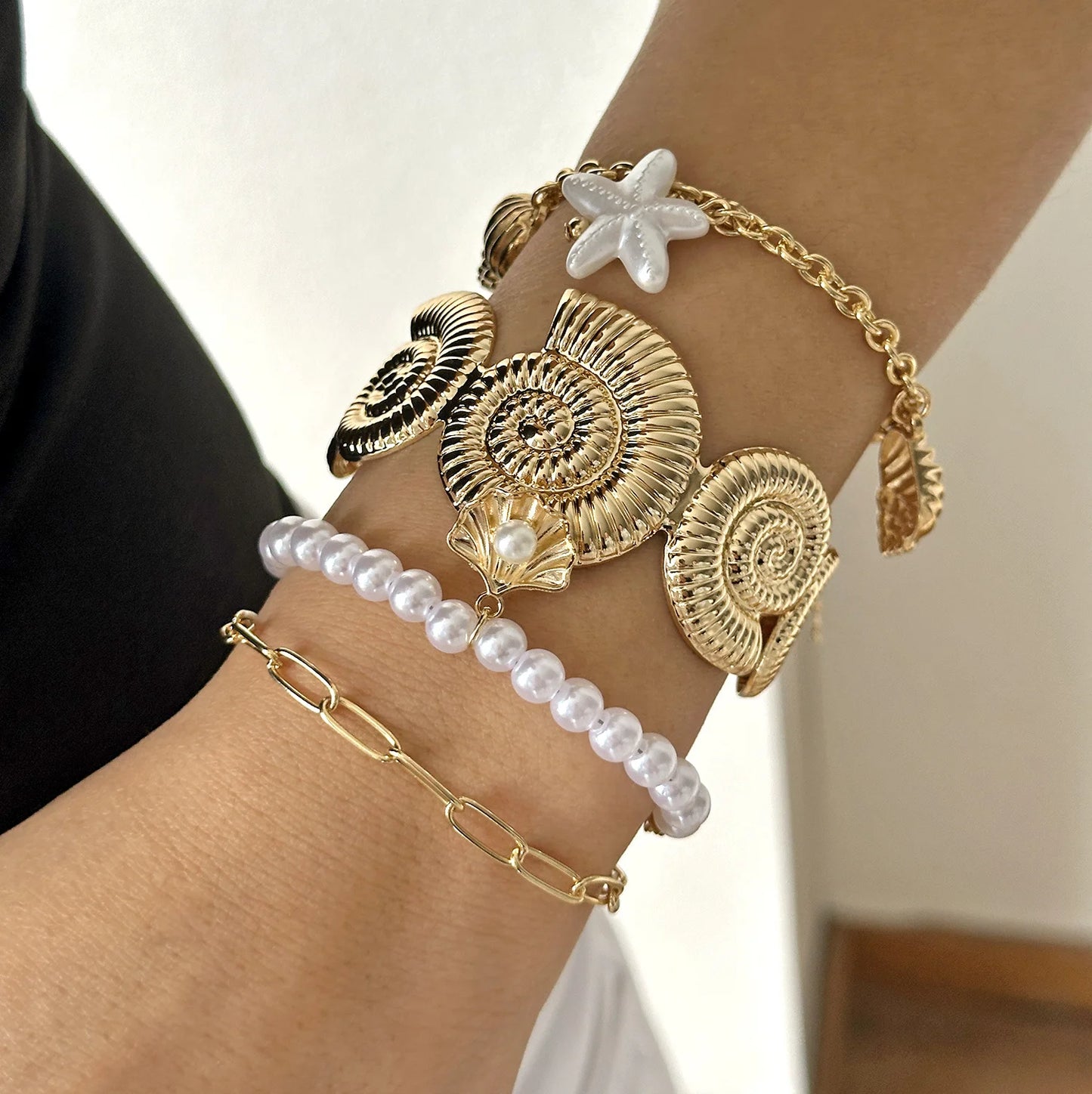 Bohemian Starfish Shell Charm Bracelets for Women Beach Scallops Imitation Pearl Beaded Bangle Summer Vacation Party Jewelry