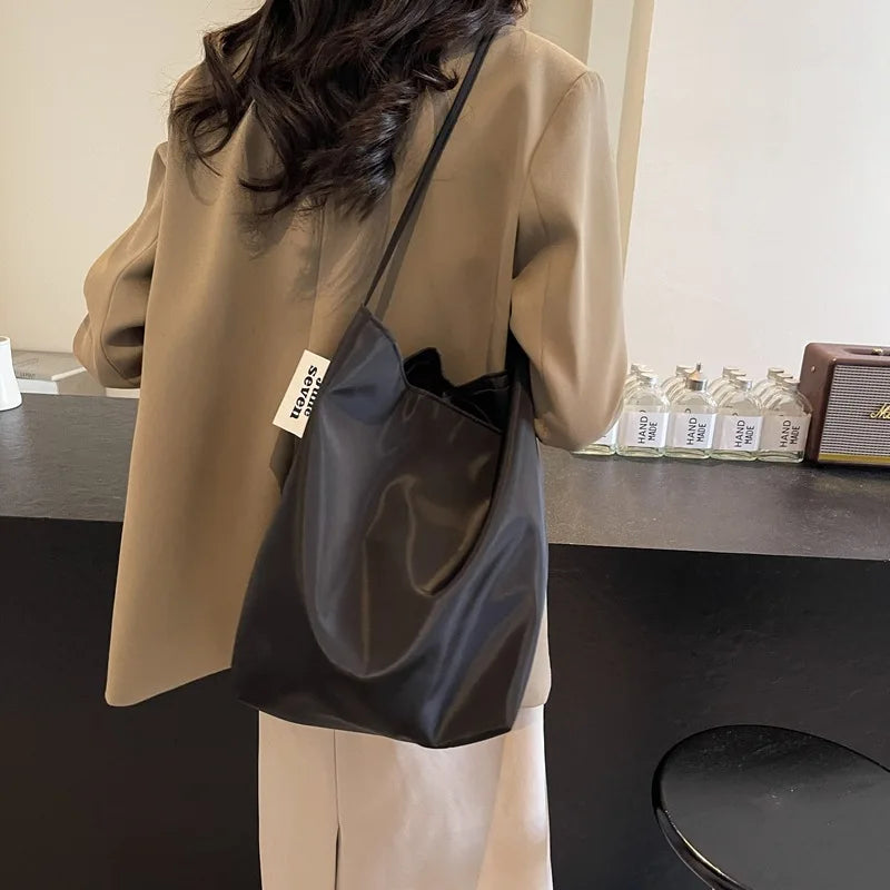 Minimalist Lazy Wind Tote Shoulder Bag Women's Large Capacity Underarm Bag Student Class Bucket Bag Retro Shopping Bags