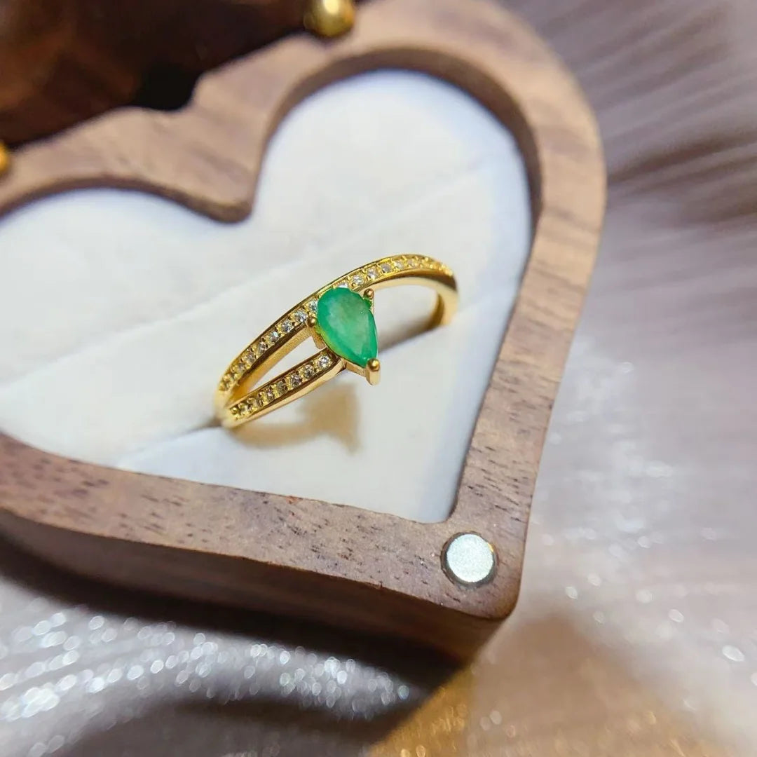 Exclusive Designer Crafted Natural Emerald Ring S925 Silver Fine Setting Elegant Graceful Daily Wear Jewelry