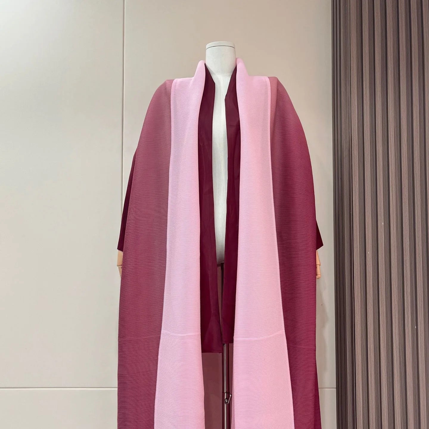 YUDX Wrinkled Women's Windbreaker Jacket Bat Sleeve Scarf Collar Gradient Long Robe Fashion Retro Coats and Jackets Women