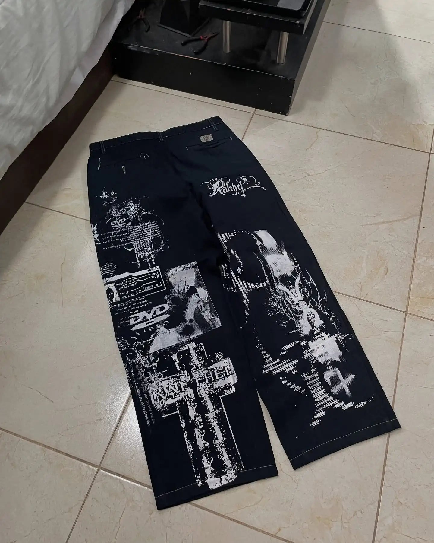 New Cyberpunk Jeans Mens American Y2K Red Graphic Street Goth Baggy Wide-Leg Pants Harajuku Hip-Hop Straight Pants