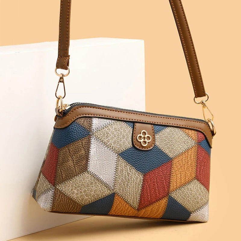 Women's crossbody bags come in various patterns and are suitable for leisure activities, traveling, commuting, etc. For outings.