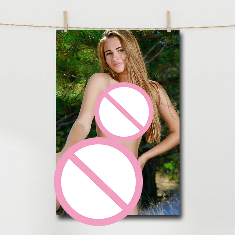 Bedroom Decoration Aesthetic Blonde Beauty Picture Printed Posters Canvas Painting Wall Art for Living Room Home Decor