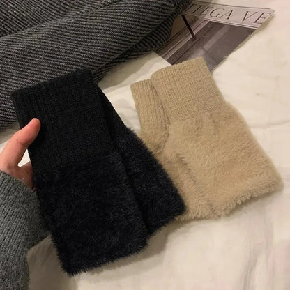 Women's warm and protective half-finger gloves suitable for spring, autumn and winter. Soft and comfortable.