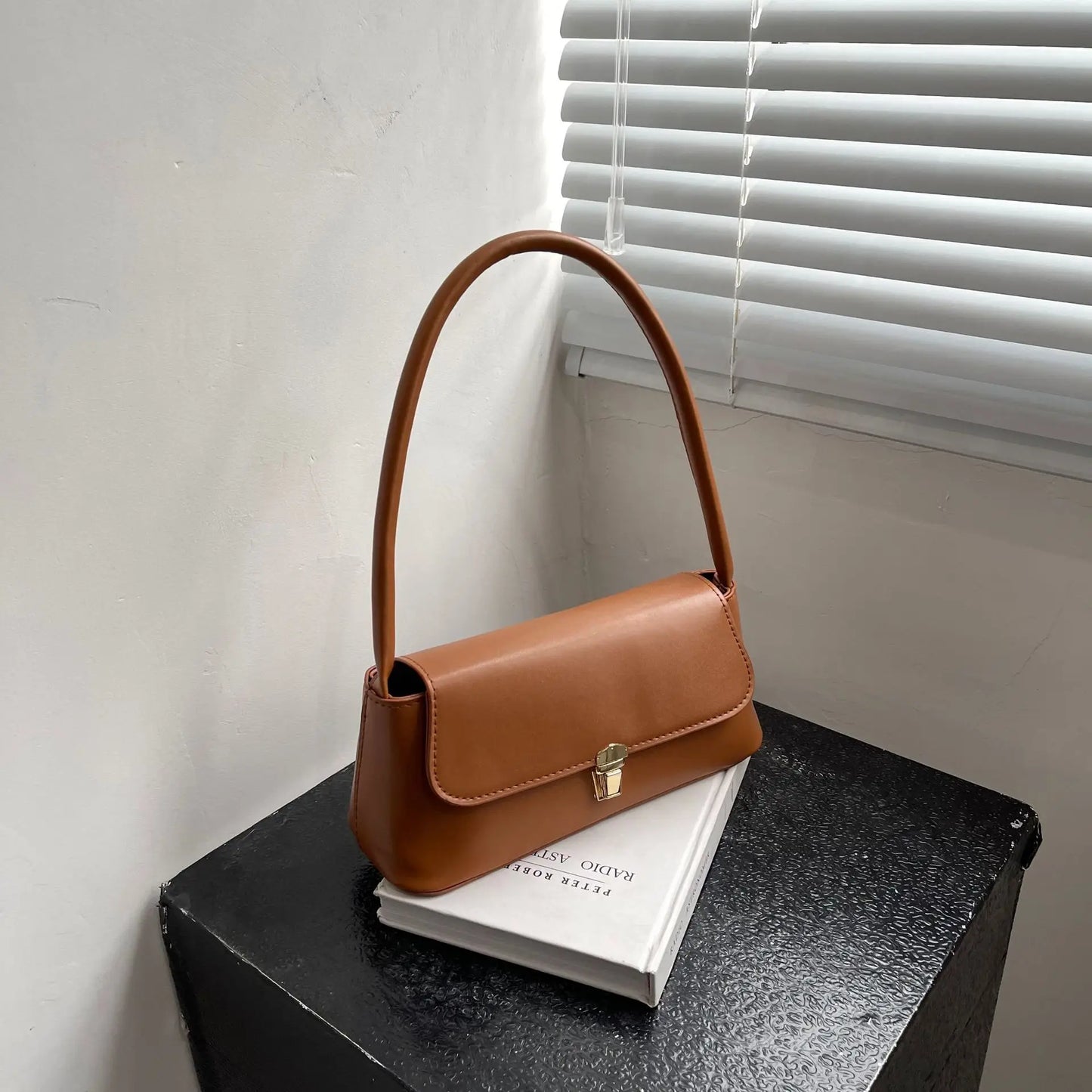 Women's Shoulder Bag Handbag Retro Underarm Bag Fashion Simple Solid Color New Hand Shoulder Bag