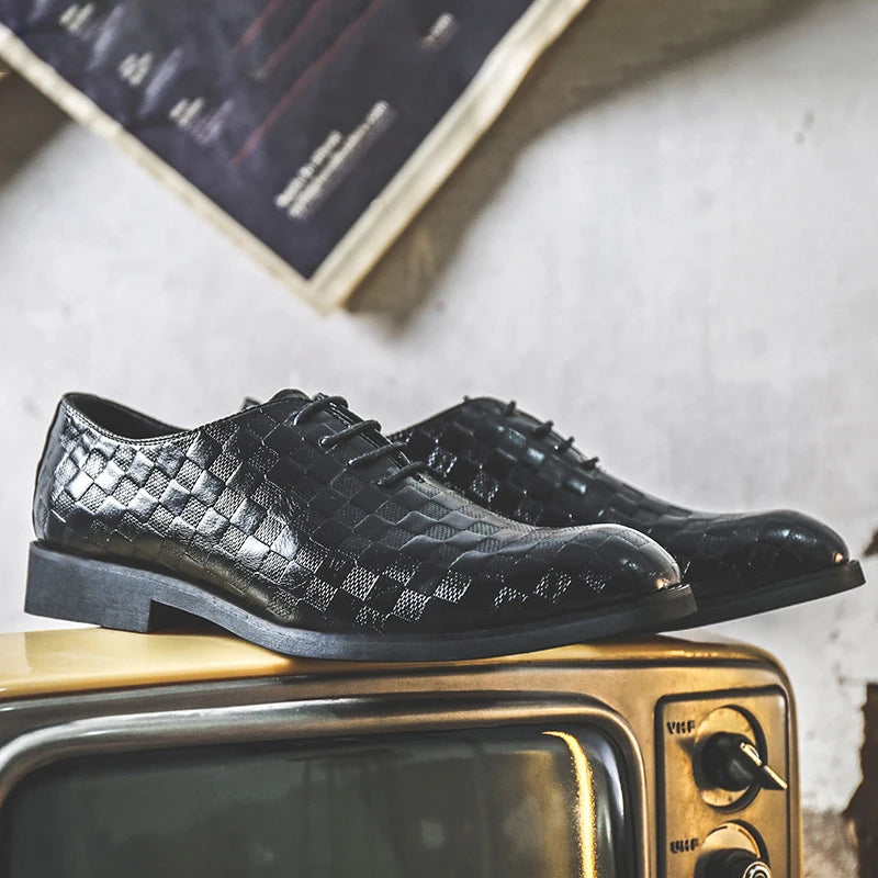 Men's Formal Shoes with Retro-style Leather Upper Soft Pointed Toe Versatile for All Occasions Suitable for Business Attire.