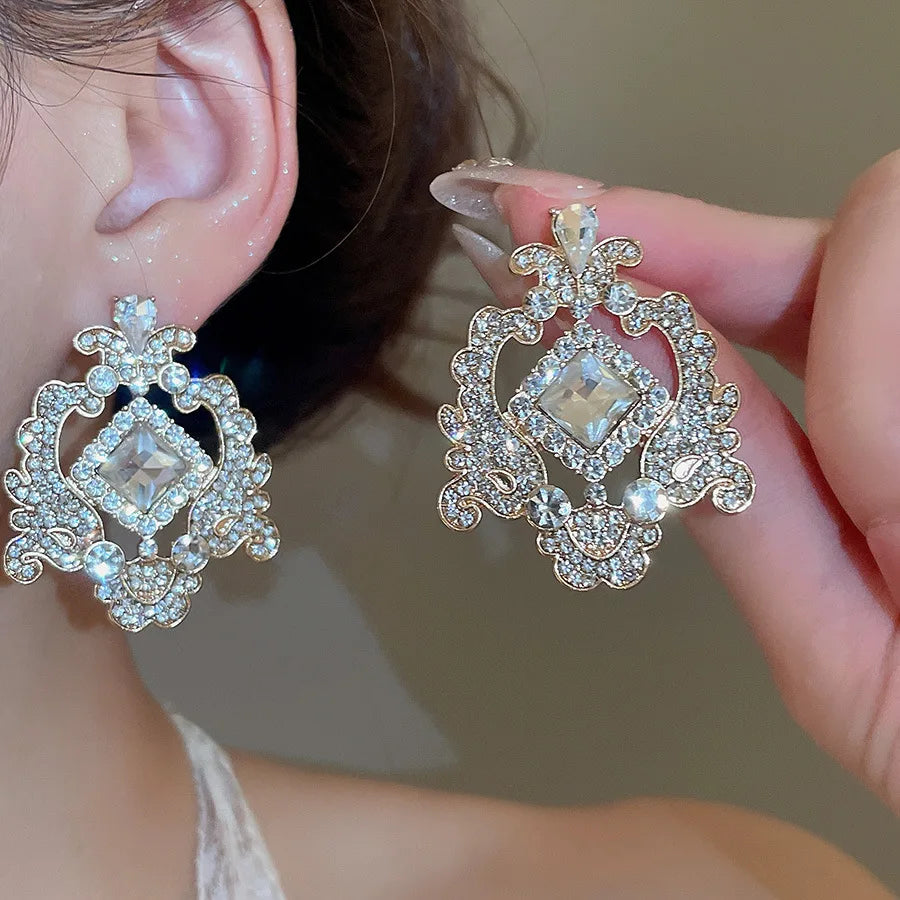 Inlaid Rhinestone Geometric Hollow Pattern Jewelry Sets for Women Elegant Temperament Light Luxury High-end Earring Necklace Set