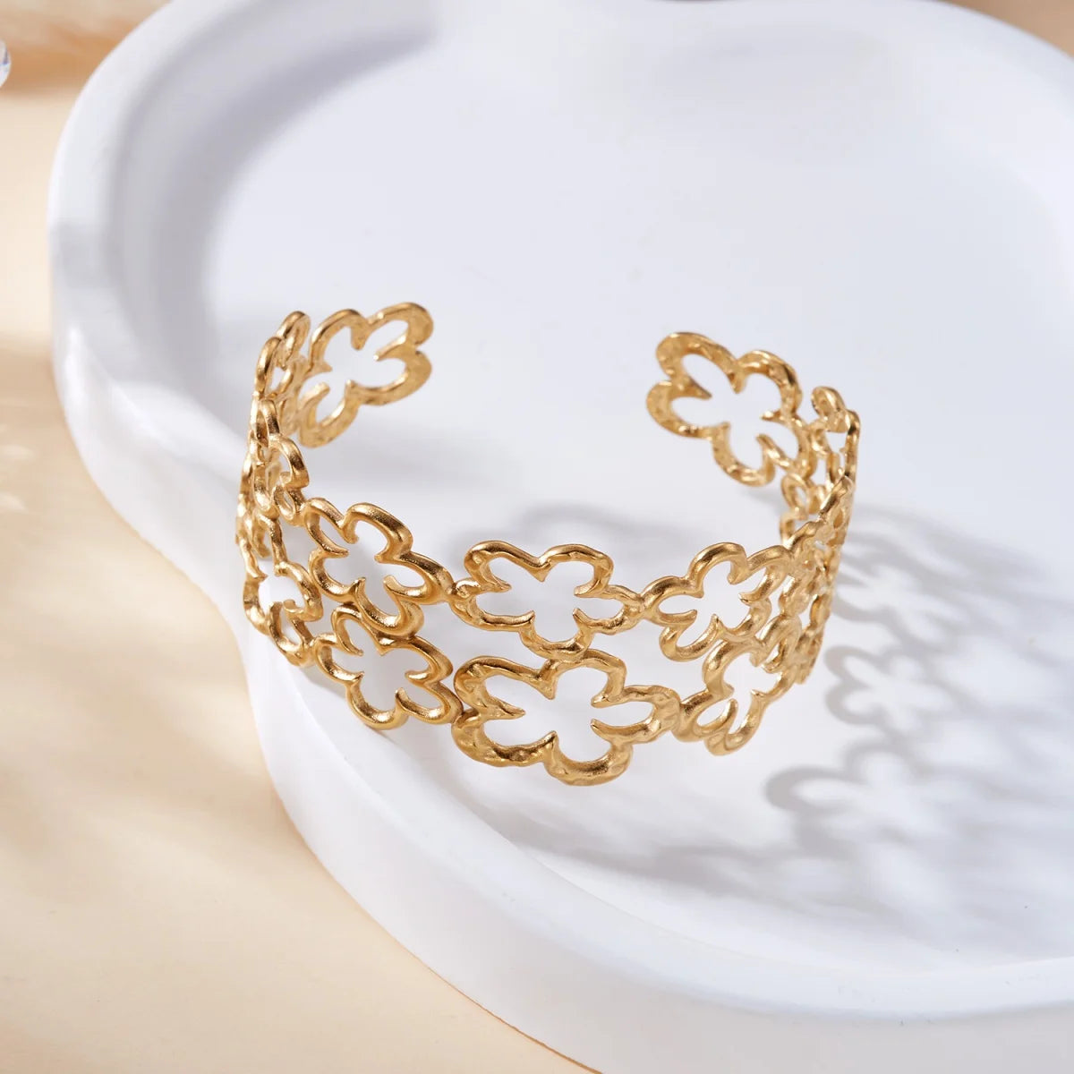 Temperament Stainless Steel Hollow Flower Open Bracelets For Women Men Elegant Texture Metal Floral Cuff Bangle Wedding Jewelry