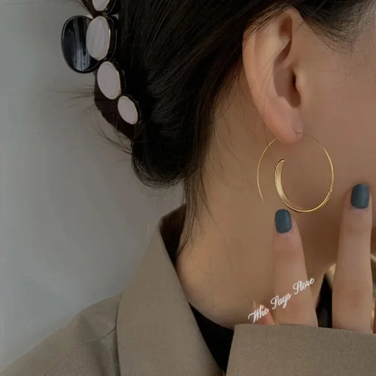 New Fashionable Exaggerated and Minimalist Big Earrings for Women Elegant Dedicated to the Workplace Essential for office lady