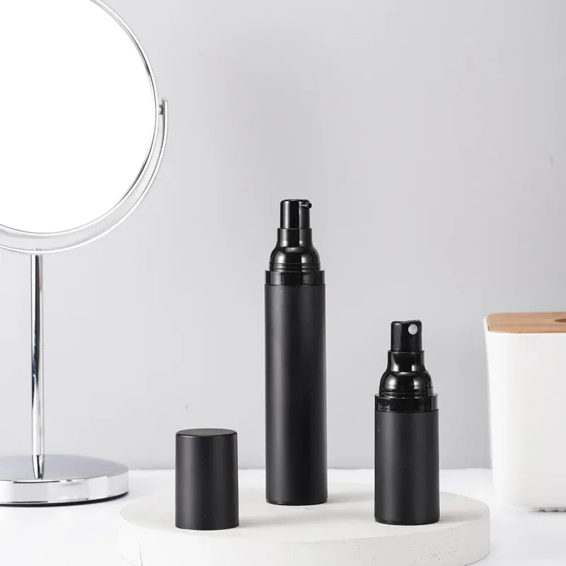 Plastic Pump Bottle 15ml 30ml 50ml Vacuum Pump Bottle Travel Bottling Container Black Lightproof Airless Spray Bottle Lotion