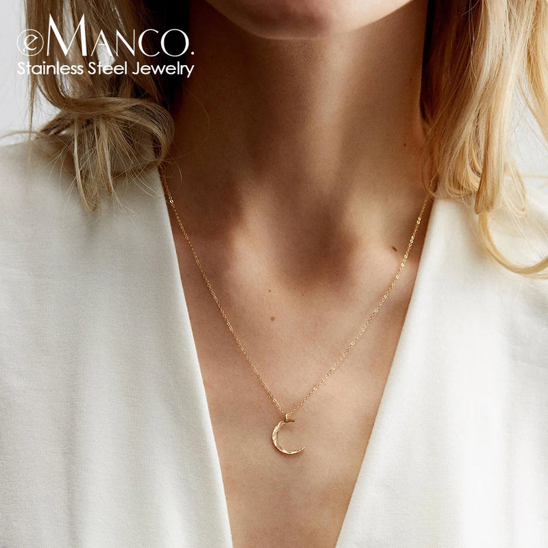 eManco Stainless Steel Moon Hammered Necklace Women's Moon Pendant Necklace Delicate Necklace Women's Graduation Gift Necklace