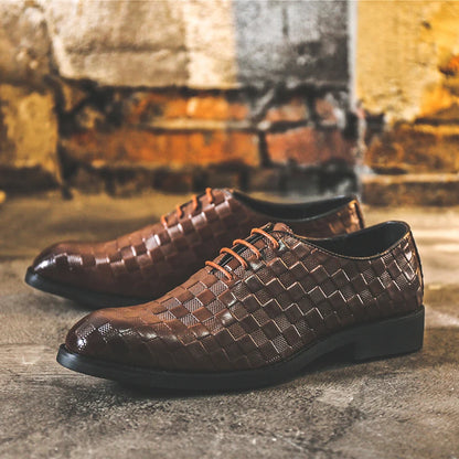 Men's Formal Shoes with Retro-style Leather Upper Soft Pointed Toe Versatile for All Occasions Suitable for Business Attire.