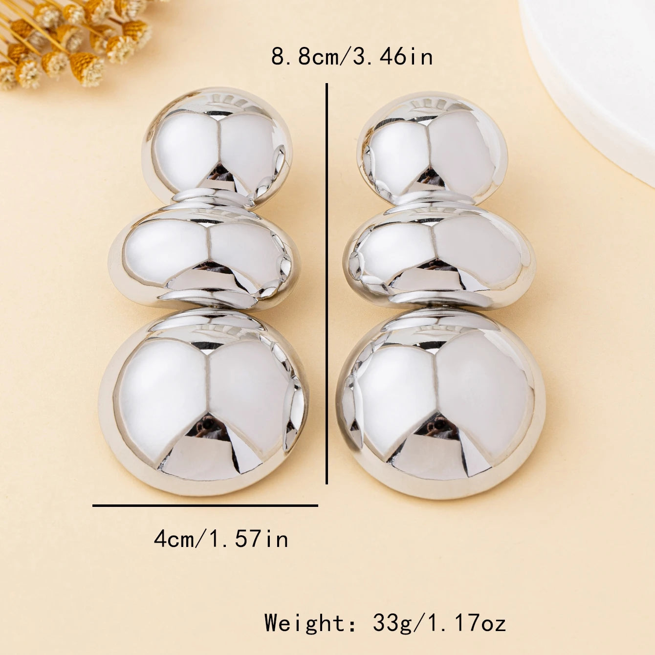 A Pair of Women's Earrings, Exaggerated Glossy Geometric Round Stud Earrings, Suitable for Wearing at Banquets and Balls