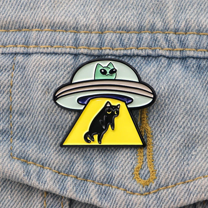 Funny Alien Enamel Pin Cartoon UFO Bigfoot Brooches for Clothes Badges on Backpack Bags Collar Hat Badge Lapel Pins Jewelry Gift
