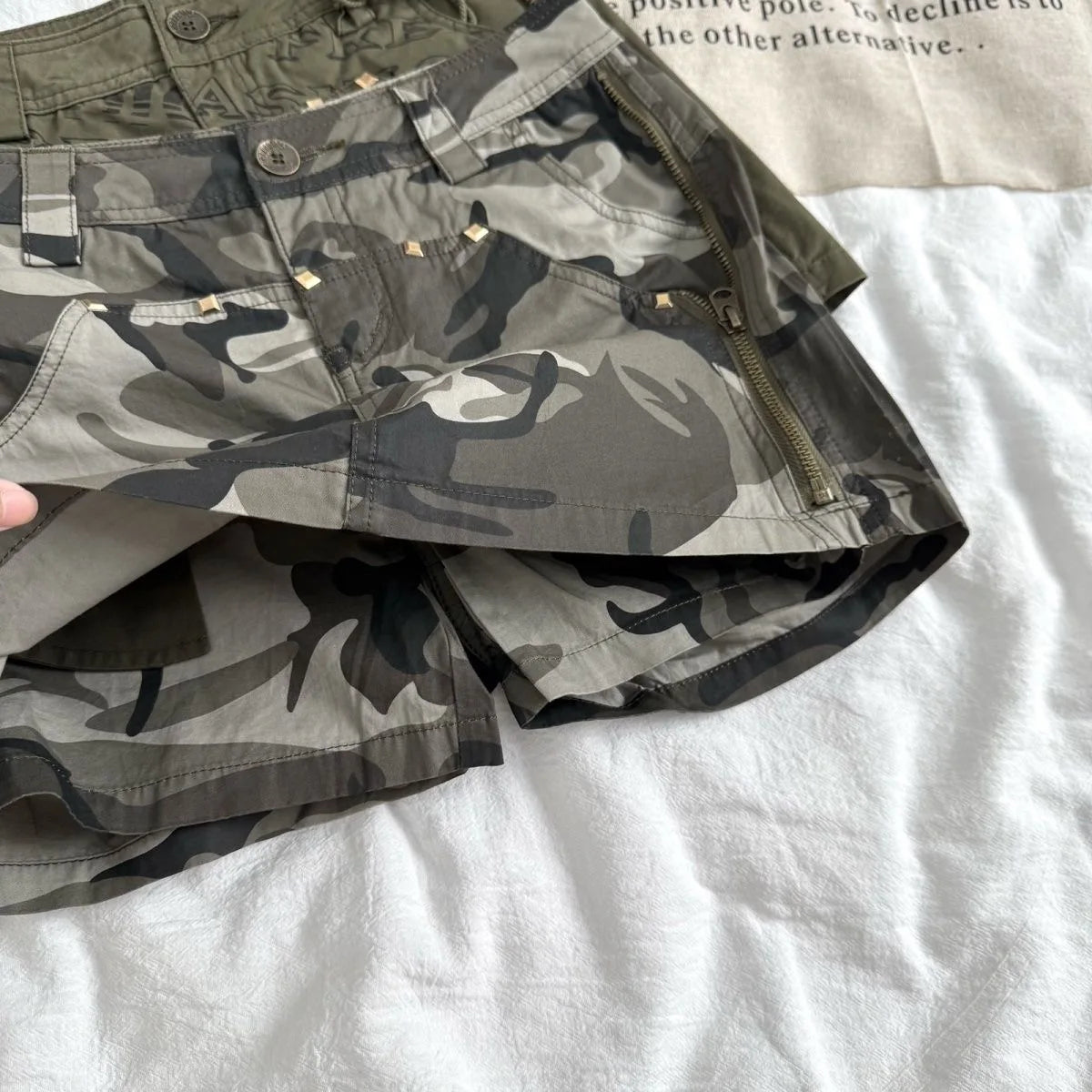 Y2K Fashion Mini Skirt Womens Harajuku Retro Camouflage Graphic Print Army Green Short Skirt Goth Multi Pockets Low Waist Shorts