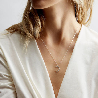 eManco Stainless Steel Moon Hammered Necklace Women's Moon Pendant Necklace Delicate Necklace Women's Graduation Gift Necklace