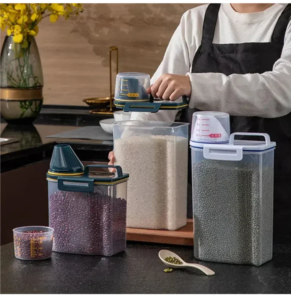 1.5kg/2kg Dog Cat Food Pail Plastic Storage Tank with Measuring Cup Container Moisture-proof Sealed Jar Pet Supplies Accessories