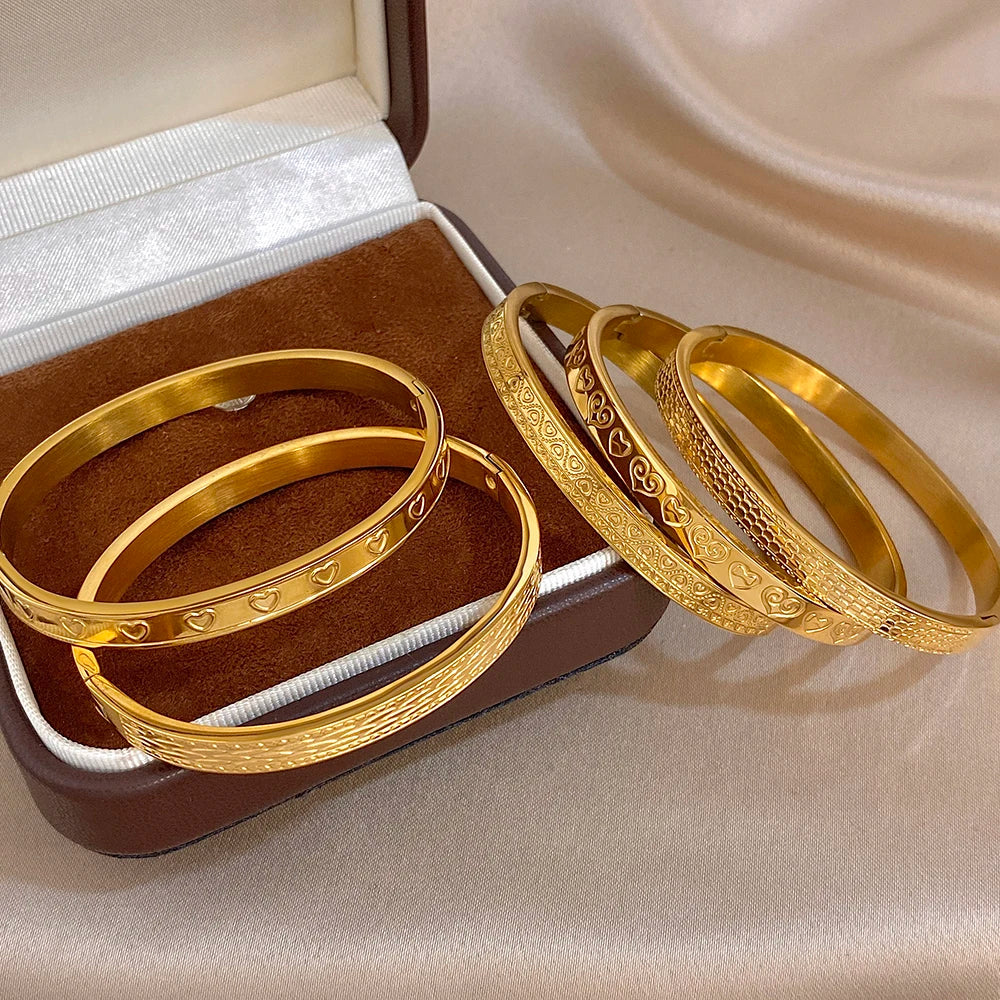 Greatera Retro Embossment Bracelet Flowing Cloud Pattern Heart Shape Simple Brushed Stainless Steel Women's Popular Cuff Bangle