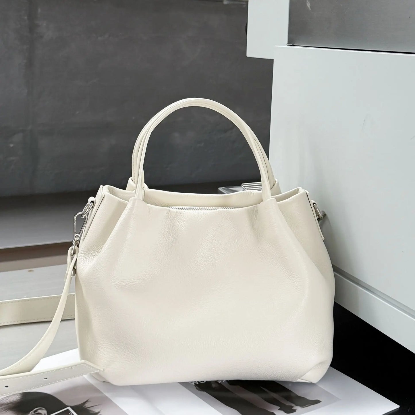 YANATARI Cowhide Genuine Leather Handbags Women Vintage Shoulder Bag Bucket Bag Soft Leather Luxury High Quality Crossbody Bag