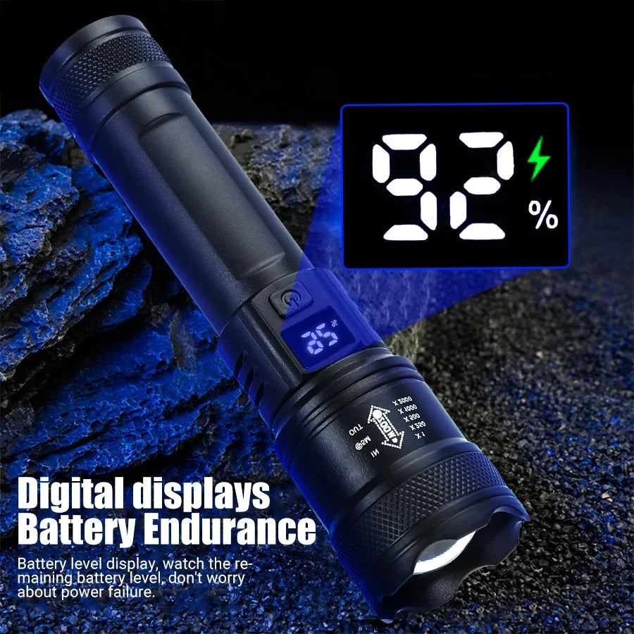 Hochleistungs-LED-Taschenlampe (2000 lm) mit Display, USB-Ladefunktion, ideal für Camping, Angeln und Notfälle.