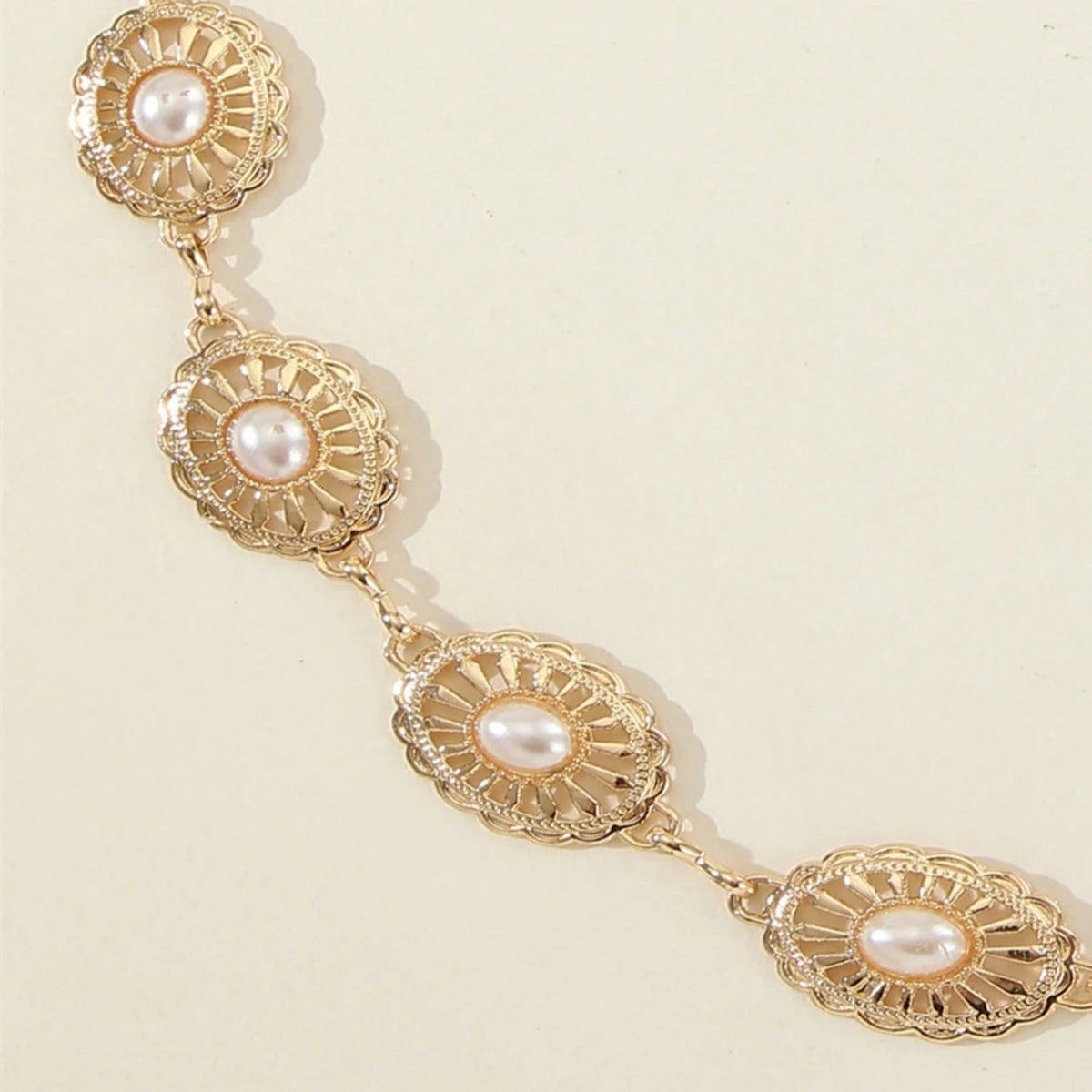 1pc Fashionable Versatile High-End Niche Pearl Waist Chain, Retro Hollow Design Belt, Waist Chain Suitable For All Occasions, Be