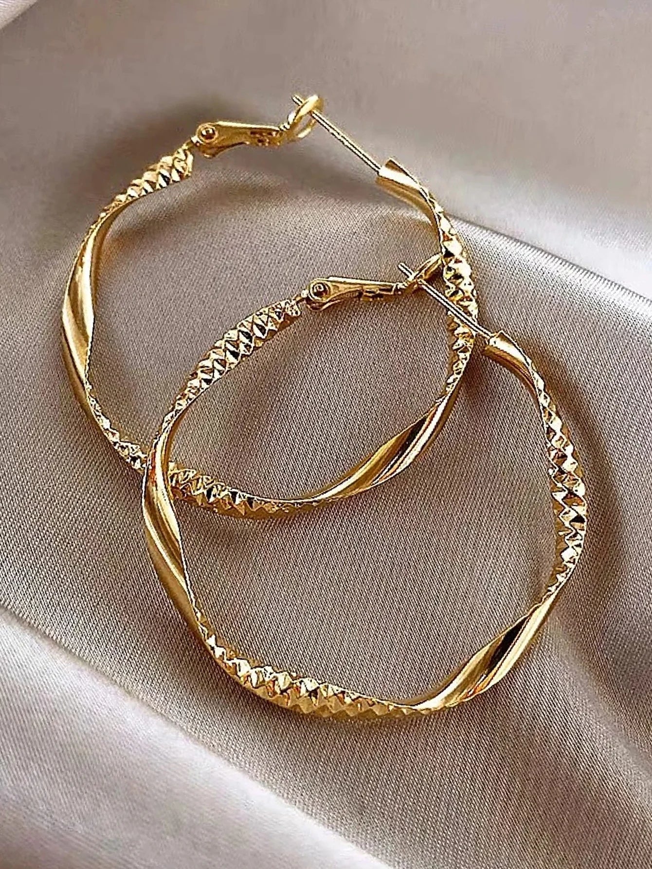 Exquisite silky texture design earrings elegant shape jewelry holiday party gifts for ladies