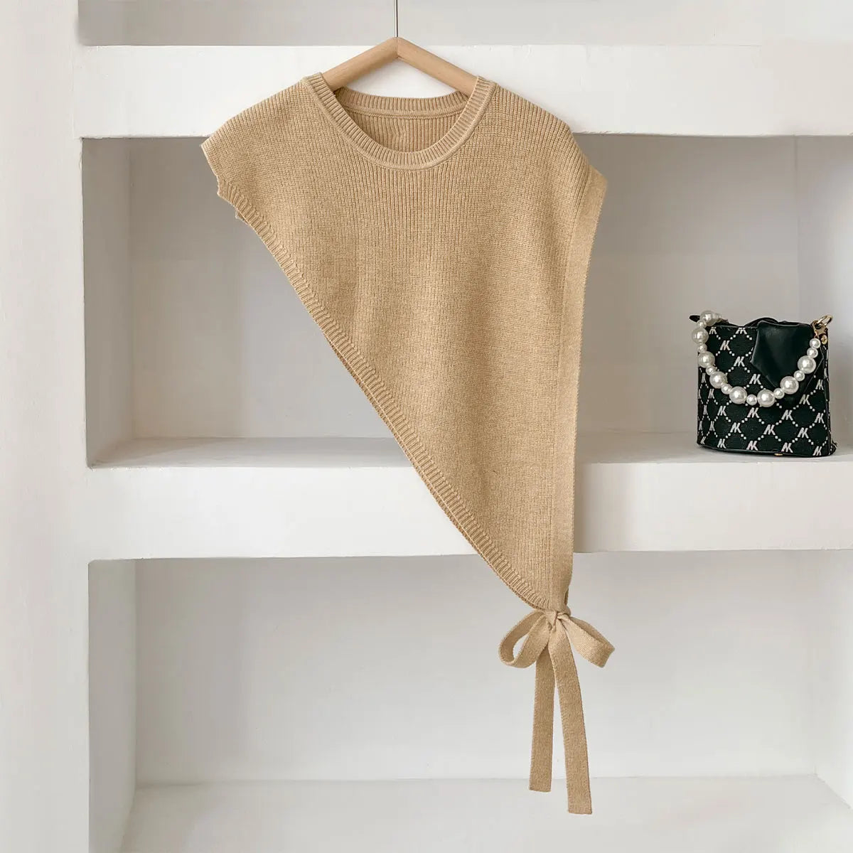 Fashion Versatile Women's Skew Triangle Shawl Autumn And Winter New Women's Shawls Senior Sense Retro Niche Design