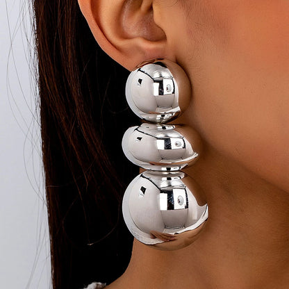 A Pair of Women's Earrings, Exaggerated Glossy Geometric Round Stud Earrings, Suitable for Wearing at Banquets and Balls