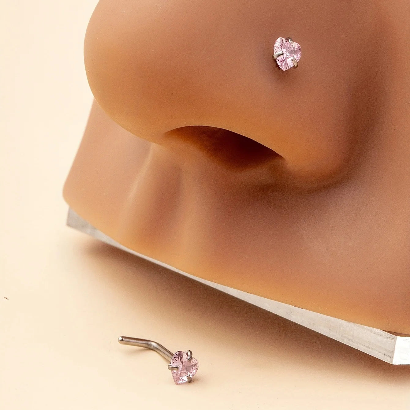 2pcs L-Shaped Rod Nose Nail Set Inlaid Pink Love Heart Cubic Zirconia Simple Style Body Piercing Jewelry Female
