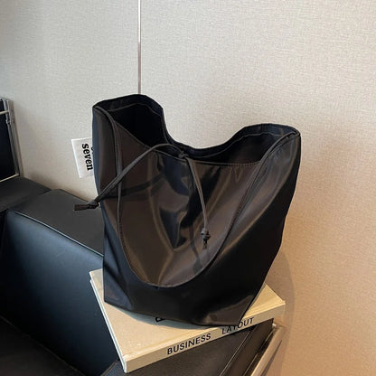 Minimalist Lazy Wind Tote Shoulder Bag Women's Large Capacity Underarm Bag Student Class Bucket Bag Retro Shopping Bags