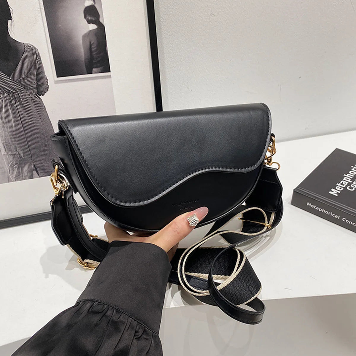Casual Minimalist Ladies Crossbody Saddle Bag Fashionable Underarm Bag Trendy Shoulder Bag for Women