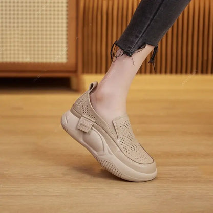 Casual shoes for women in summer 2025 new soft soled retro low cut height increasing single shoe for women
