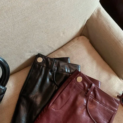 Wine red PU leather skirt half skirt for women, 2024 autumn and winter anti glare A-line hip hugging short skirt