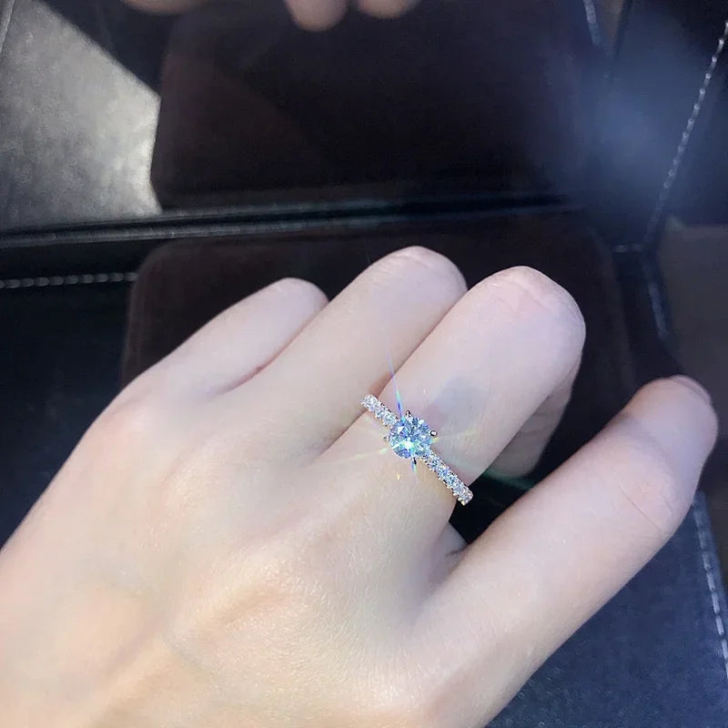 Huitan 4-Prong Setting Cubic Zirconia Wedding Ring for Women Simple Fashion Proposal Band Accessories Timeless Design Jewelry