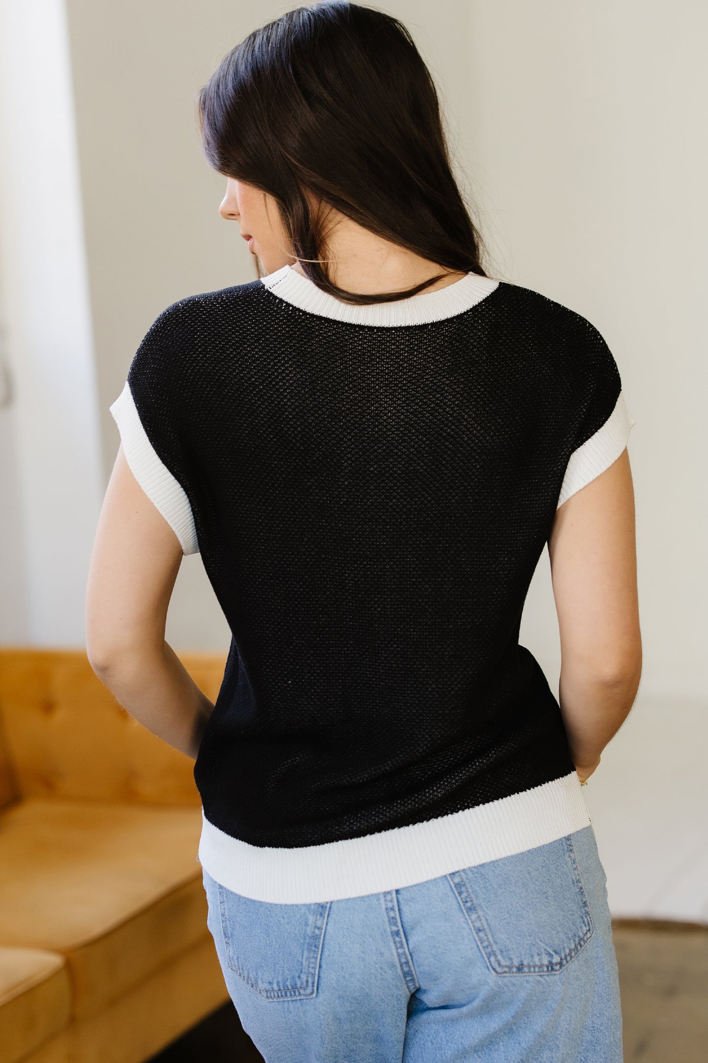 Goat Horse Shoe Pattern Contrast Trim Short Sleeve Sweater