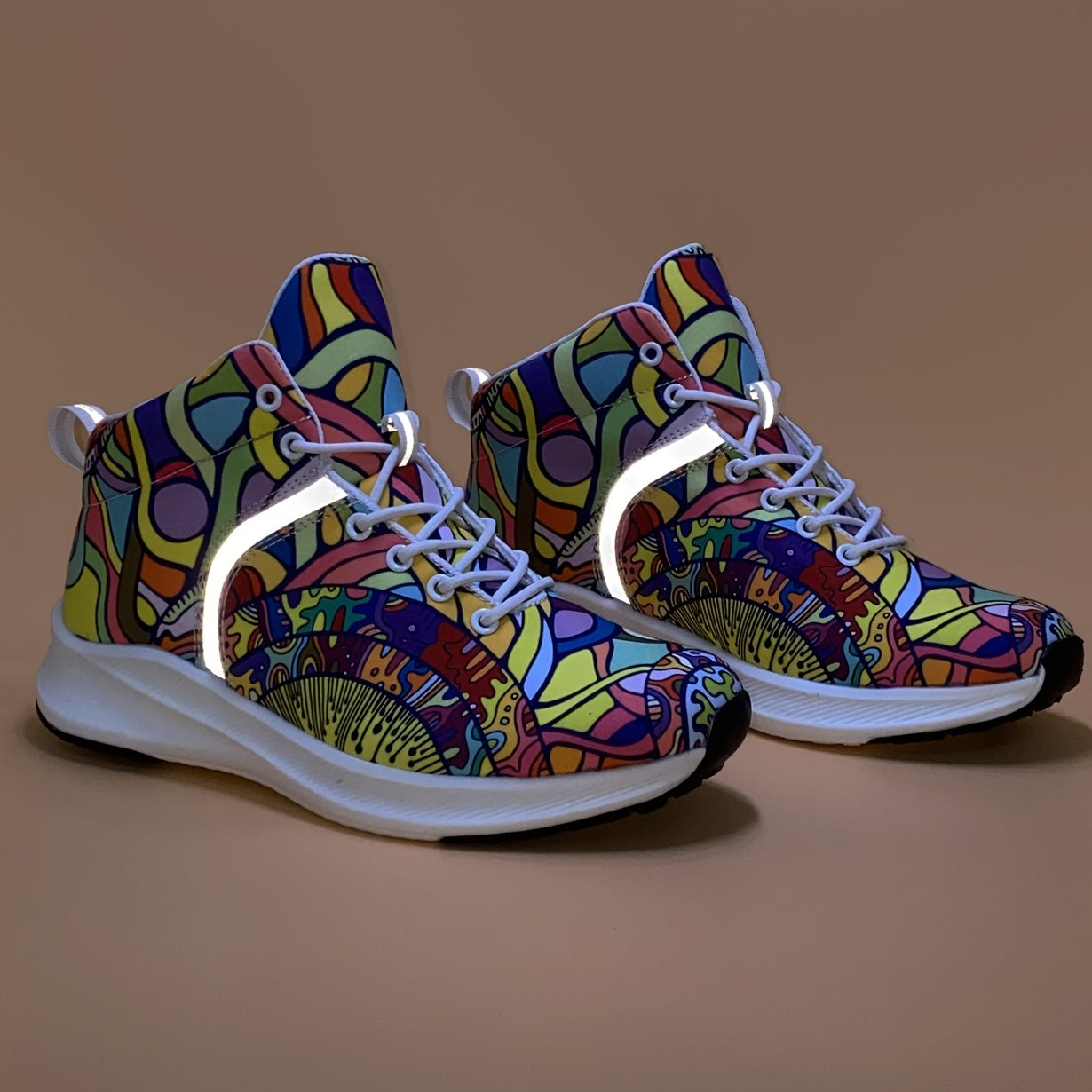[Reflektierende Sneaker] Leichte, reflektierende Damen-Sneaker mit handbemaltem Cartoon-Print | Schnürschuhe für den Alltag mit weichem Obermaterial aus Stoff und EVA-/Gummisohle – perfekt für den Winter.